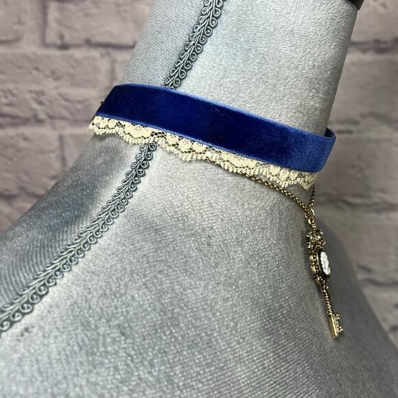 Handmade Victorian Style Skeleton Key and Royal Blue Velvet Choker Necklace - Picture 2 of 6